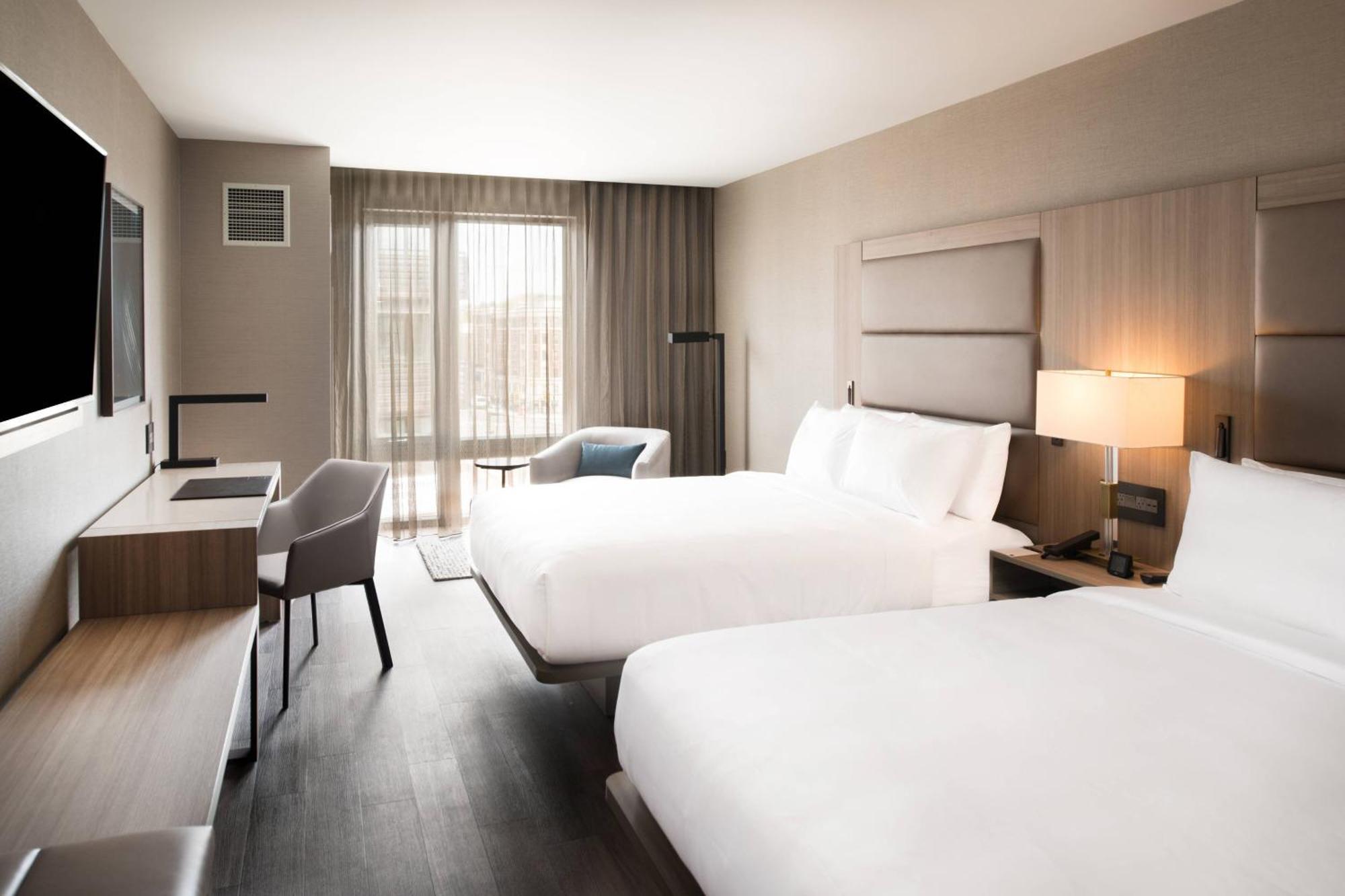 Ac Hotel By Marriott Boston Cleveland Circle Exterior foto