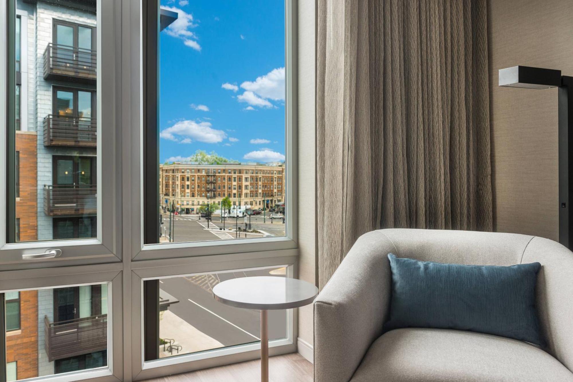 Ac Hotel By Marriott Boston Cleveland Circle Exterior foto