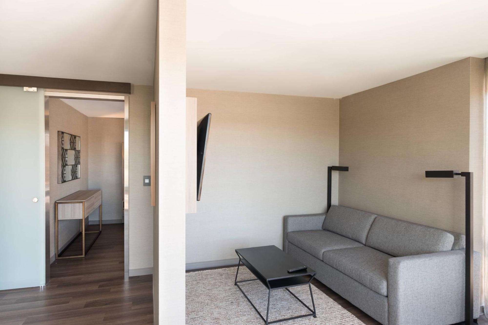 Ac Hotel By Marriott Boston Cleveland Circle Exterior foto